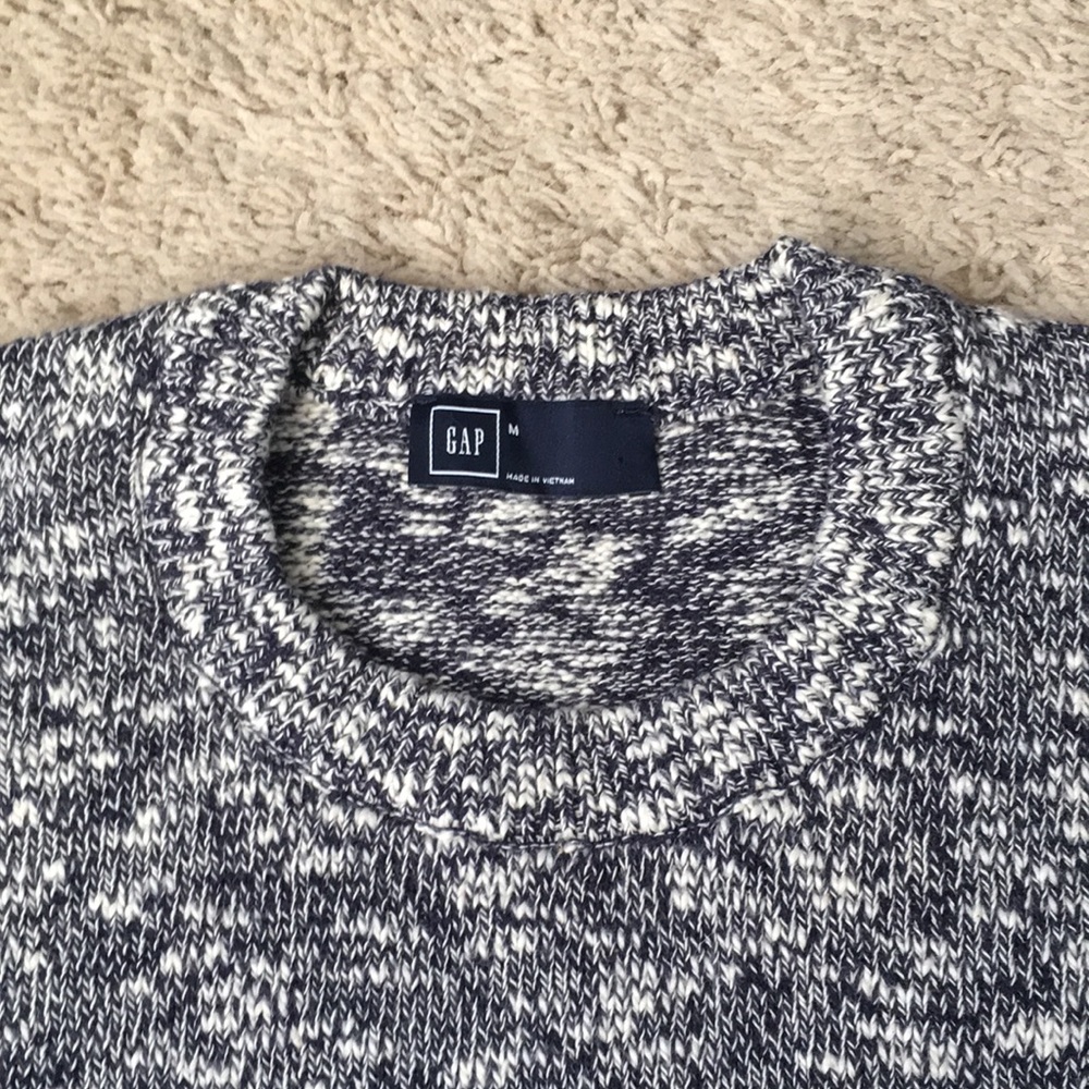 Men’s Gap crewneck 100% cotton sweater; S Medium